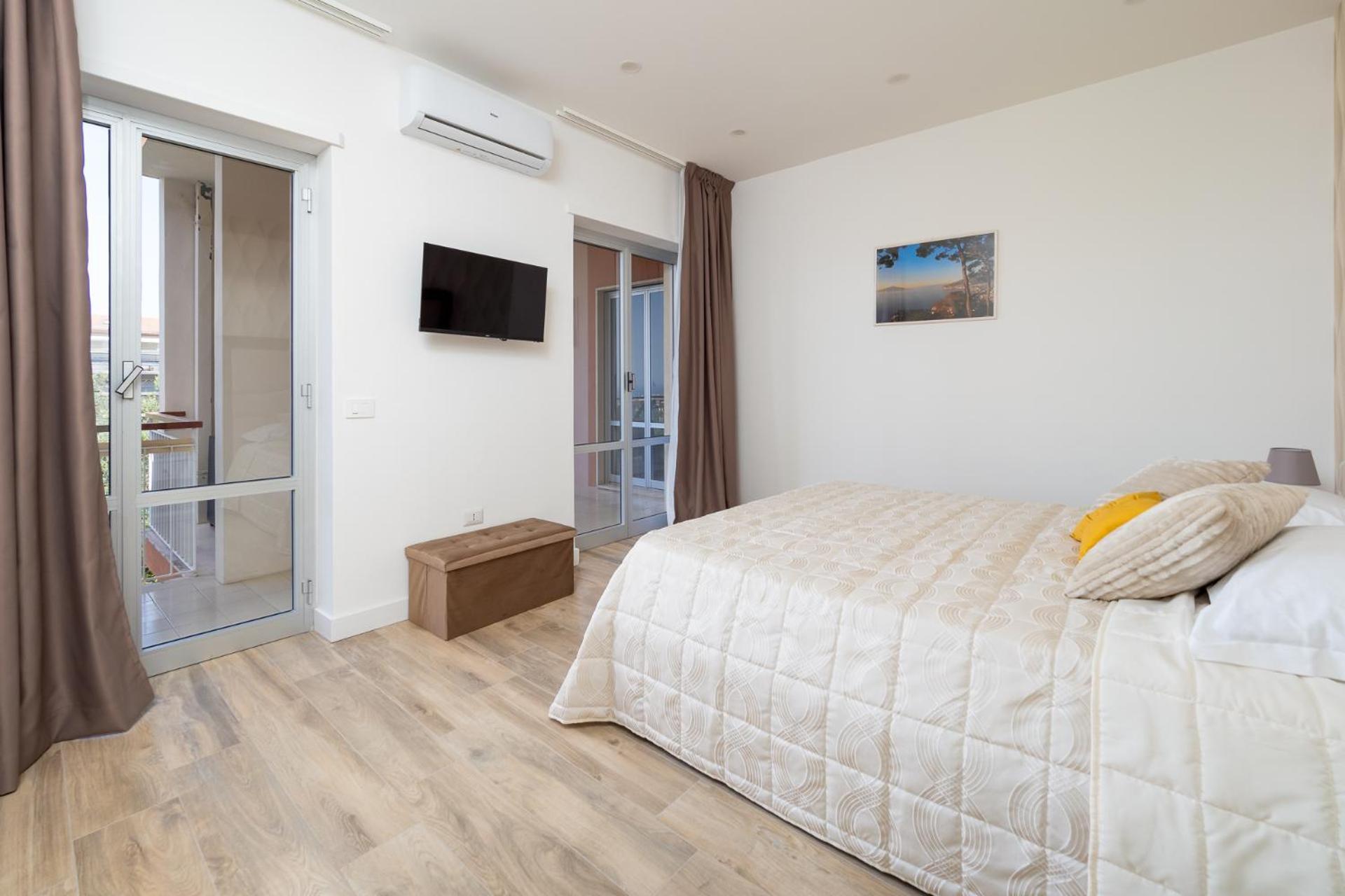 Nonno Angelo - 4 Bedrooms With Free Parking & Seaview Balcony Sorrento Exterior foto