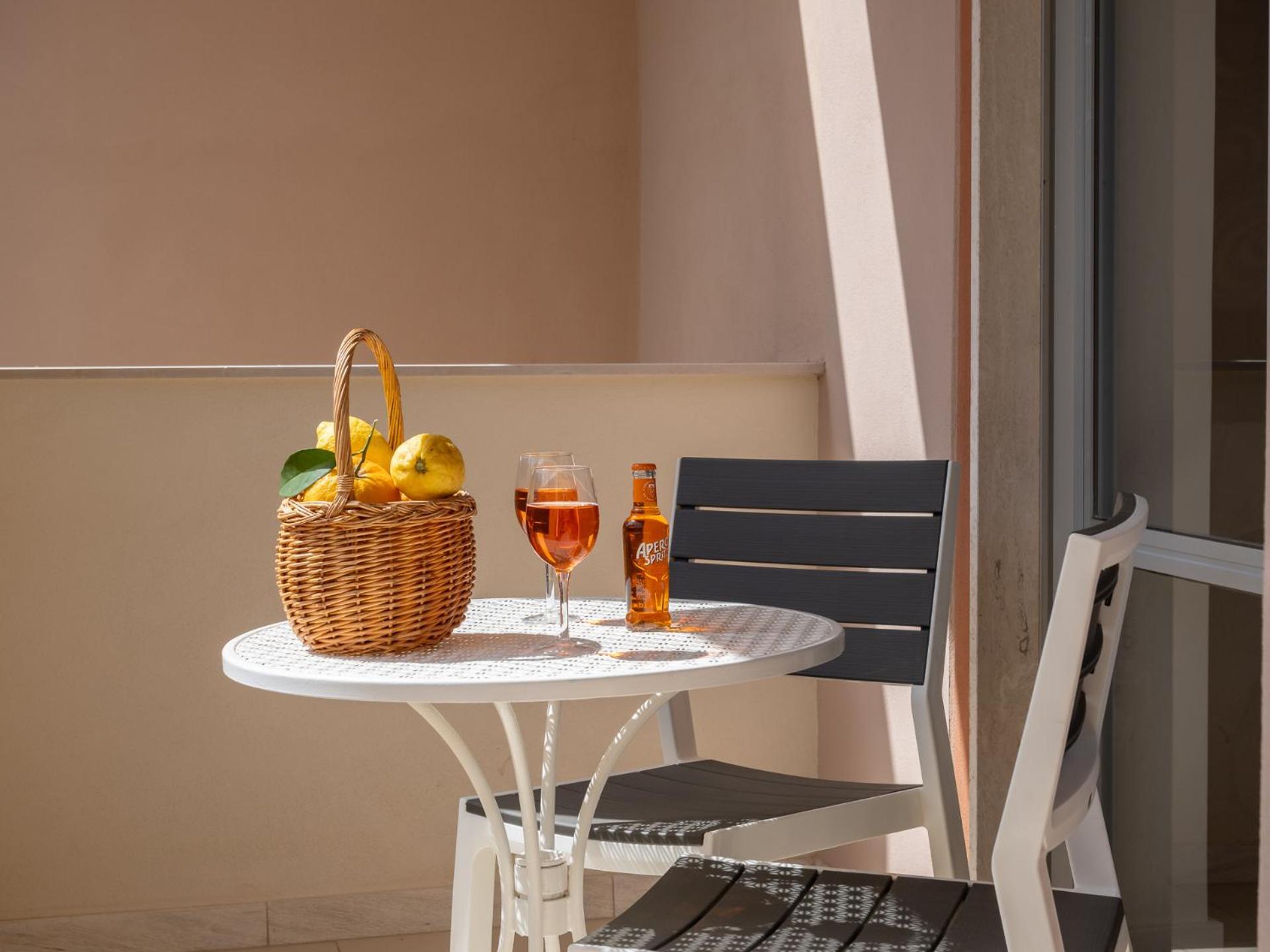 Nonno Angelo - 4 Bedrooms With Free Parking & Seaview Balcony Sorrento Exterior foto